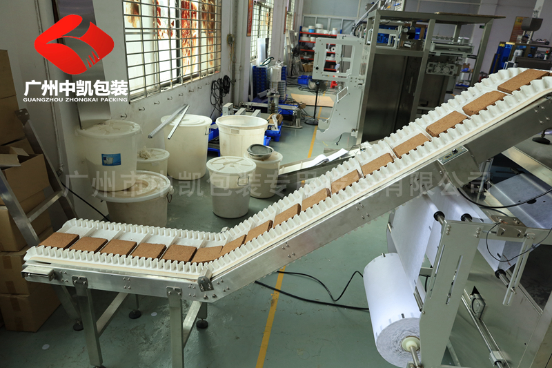 椰磚無紡布包裝機1.jpg